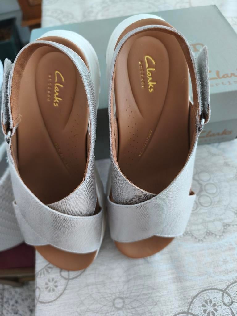 Dames sandalen, Ophalen