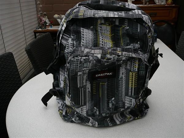 Mooie rugzak Eastpack, Handtassen en Accessoires, Tassen | Rugtassen, Ophalen, Gebruikt, 25 tot 40 cm, Waterdicht
