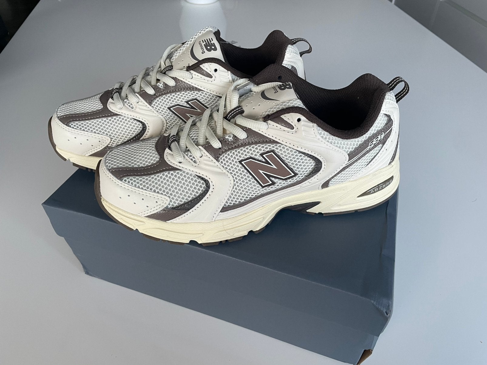 New balance nieuw 42, valt als 40, Kleding | Dames, Schoenen, Ophalen of Verzenden, Zo goed als nieuw, Beige, Sneakers