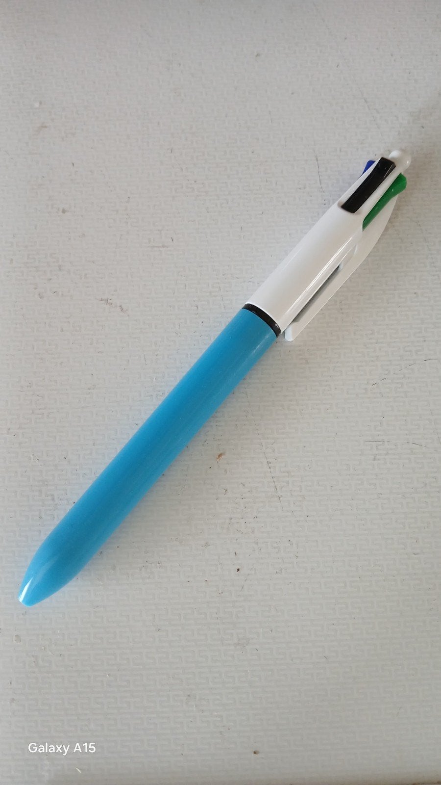 Stylo 4 couleurs neuf !, Collections, Stylos, Enlèvement ou Envoi, Neuf, Stylo à bille