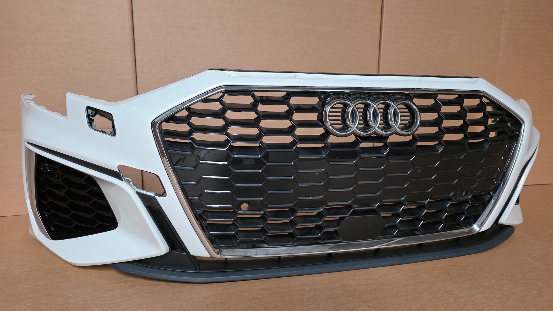 Voorbumper Audi A3 8Y S-Line KLS 6xPDC ORGINEEL BUMPER, Gebruikt, -, Voor, Ophalen of Verzenden