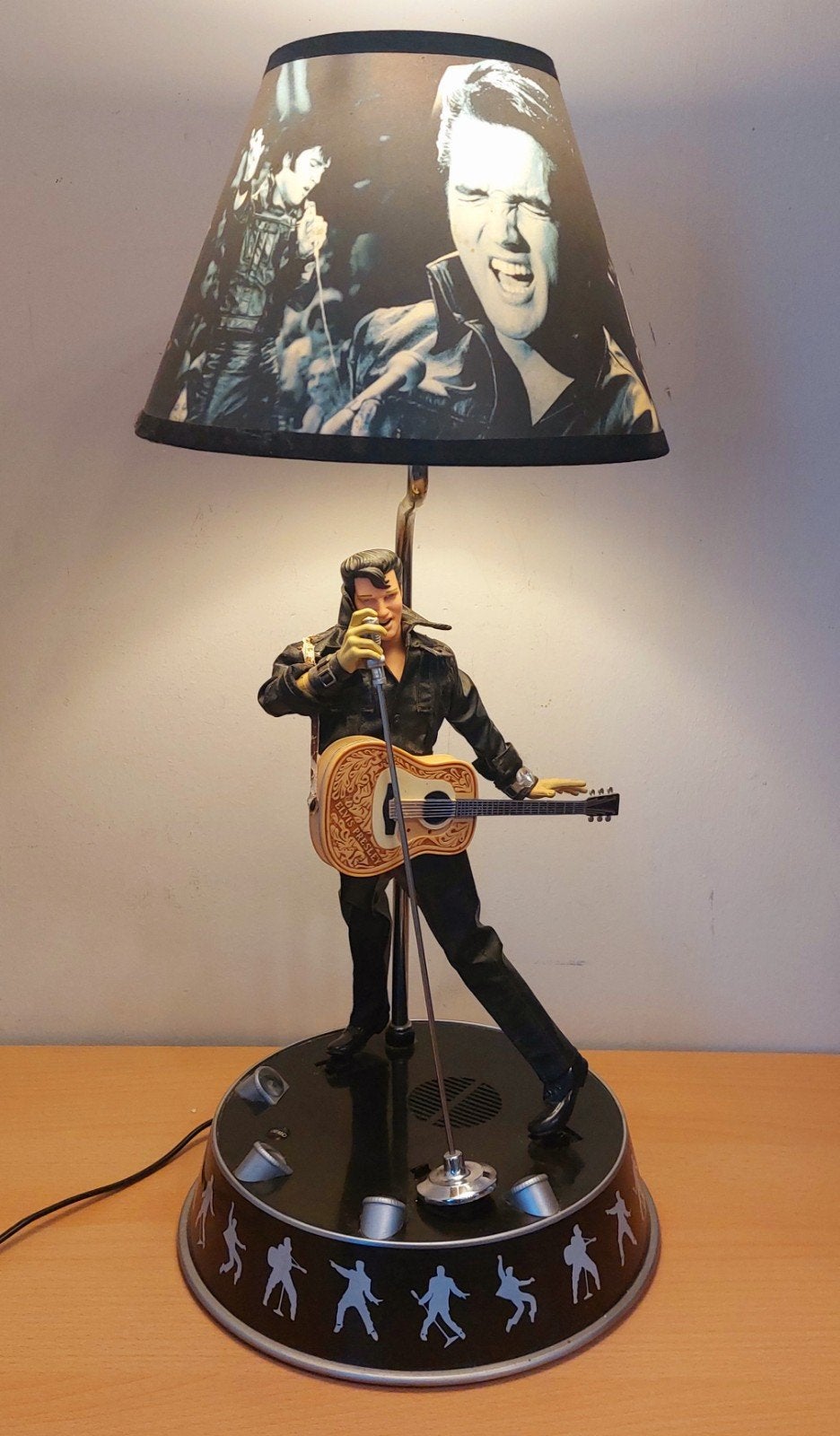 Lamp Elvis Presley zingt HOUND DOG King America 1990, Ophalen of Verzenden, Gebruikt, Elvis Presley rétro