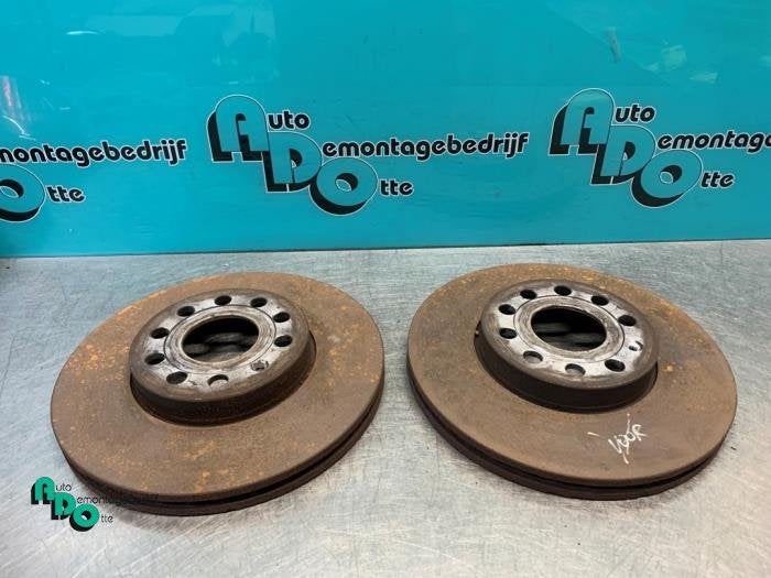 Remschijf voor van een Volkswagen Caddy (Caddy 10-), Gebruikt, -, Volkswagen, -