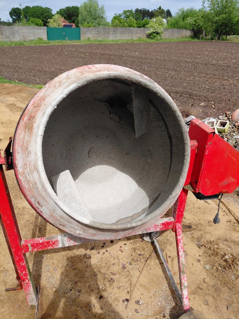 Betonmolen, Enlèvement