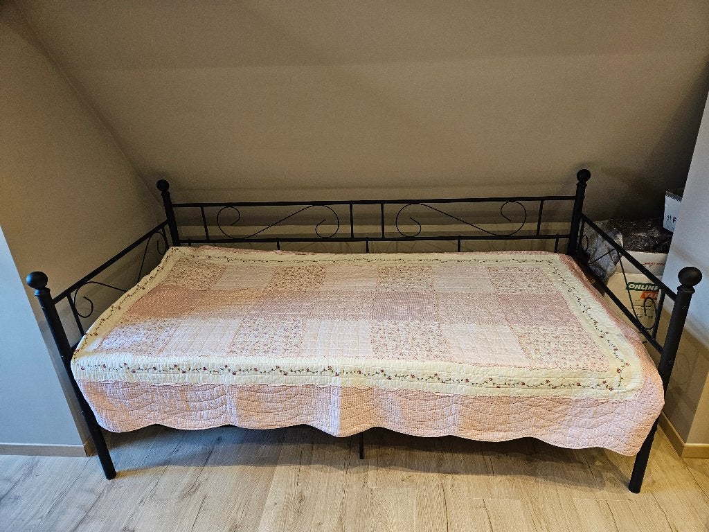 Zwart metalen bed plus matras, Huis en Inrichting, Slaapkamer | Bedden, Ophalen, Zo goed als nieuw, Eenpersoons, Zwart