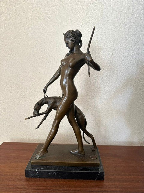 bronzen Godin Diana v jacht m hond windhond greyhound, Antiek en Kunst, Ophalen of Verzenden, Brons, Beeld