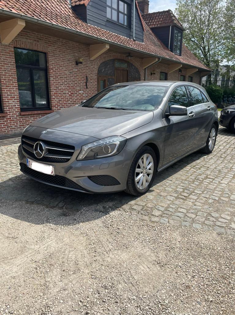 Mercedes A180, 1935 kg, 4 cilinders, Leder en Stof, 1595 cc