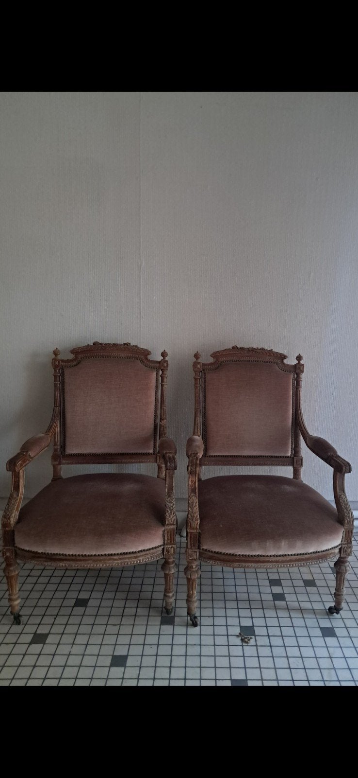 2 chaises anciennes restaurées, Enlèvement