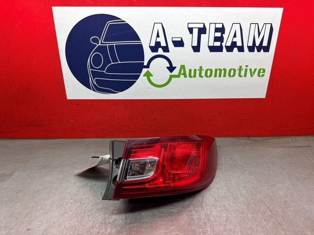 FEU ARRIÈRE DROIT Renault Clio IV (5R) (|265506608R|), Renault, Utilisé, Peter-Huppertz-Straße 5
51063  Köln, DE, Dialog.deutschland@renault.de