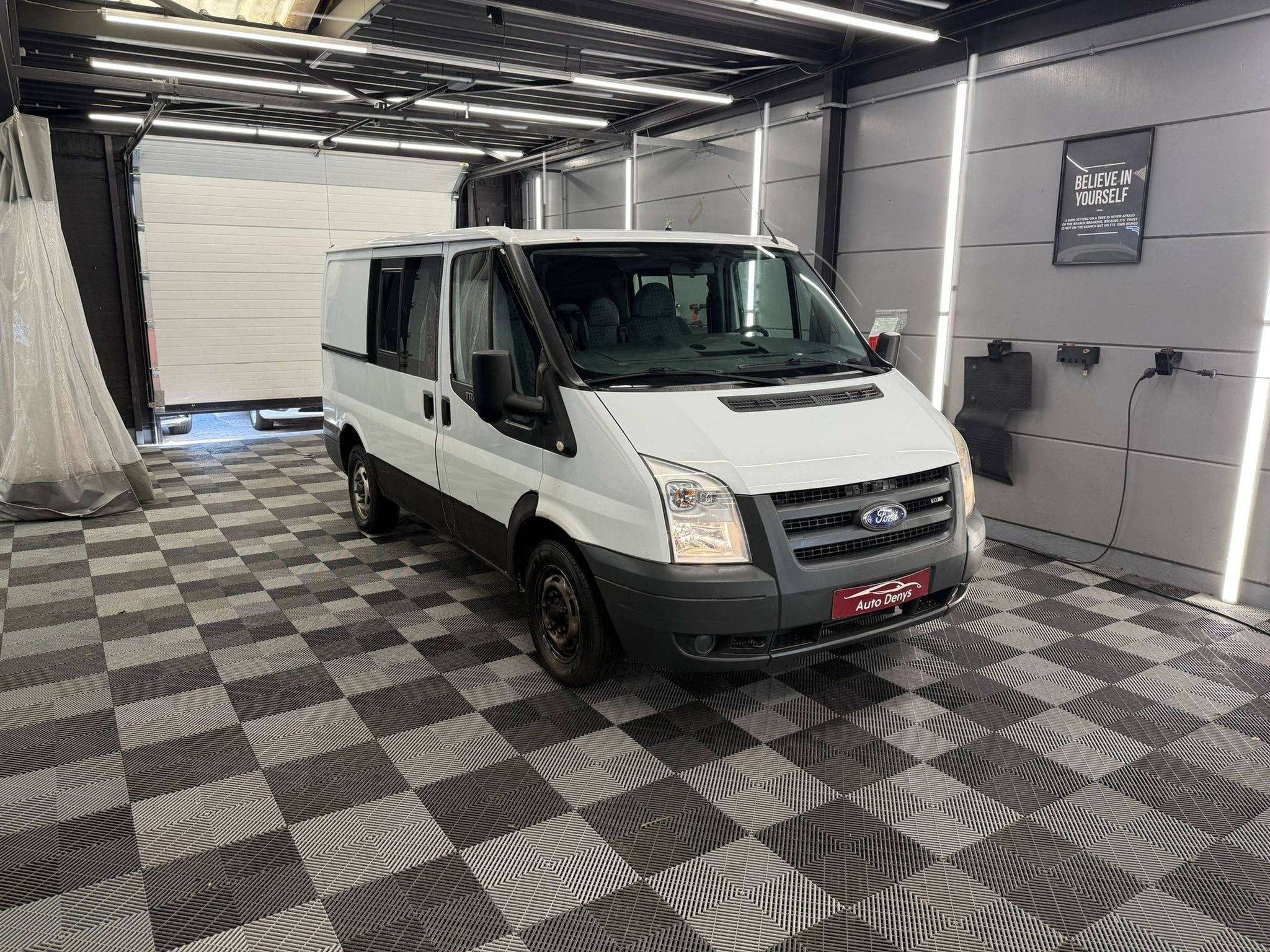 Ford Transit 2.2 TDCi Ambiente, Auto's, Stof, Gebruikt, Zwart, 4 cilinders