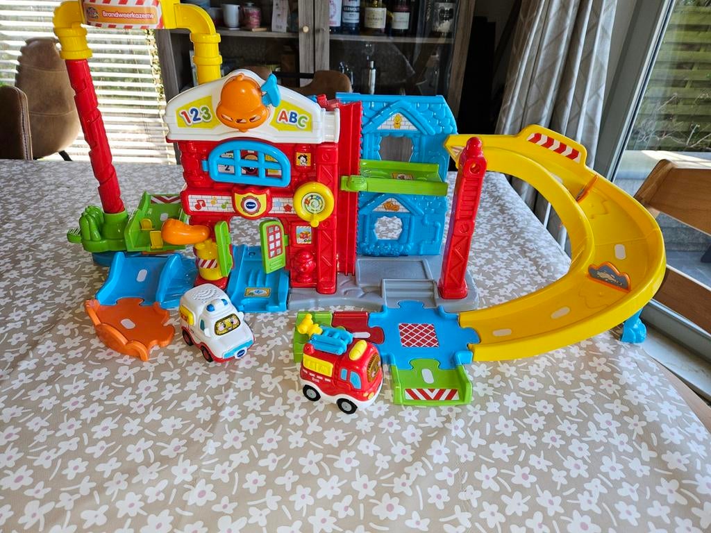 Toet toet auto's brandweerkazerne + Amir de ambulance, Kinderen en Baby's, Ophalen