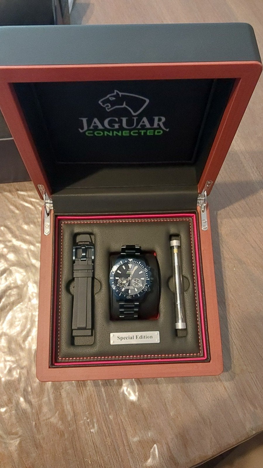 Jaguar horloge, Enlèvement