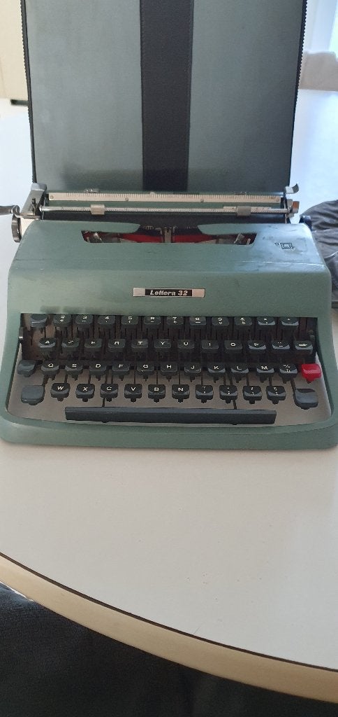 Machine à écrire mécanique Olivetti, Enlèvement, Utilisé