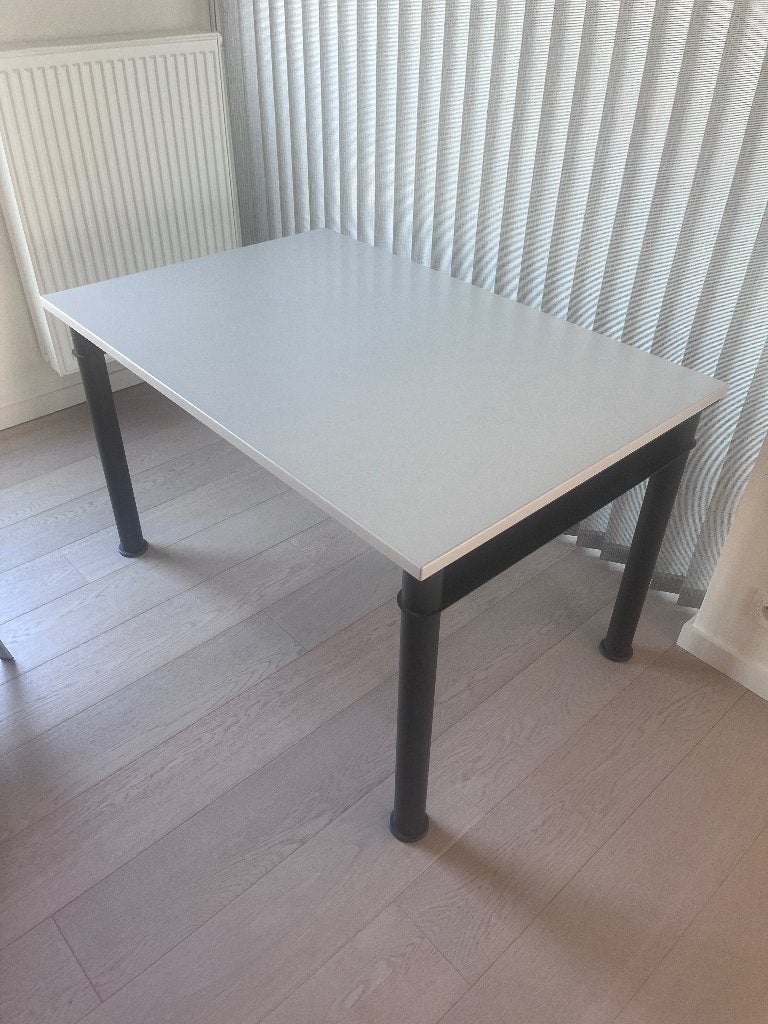 Bureautafel, grijs, met kabelgoot, Ophalen, 120 cm, Kabelgoot, Zo goed als nieuw