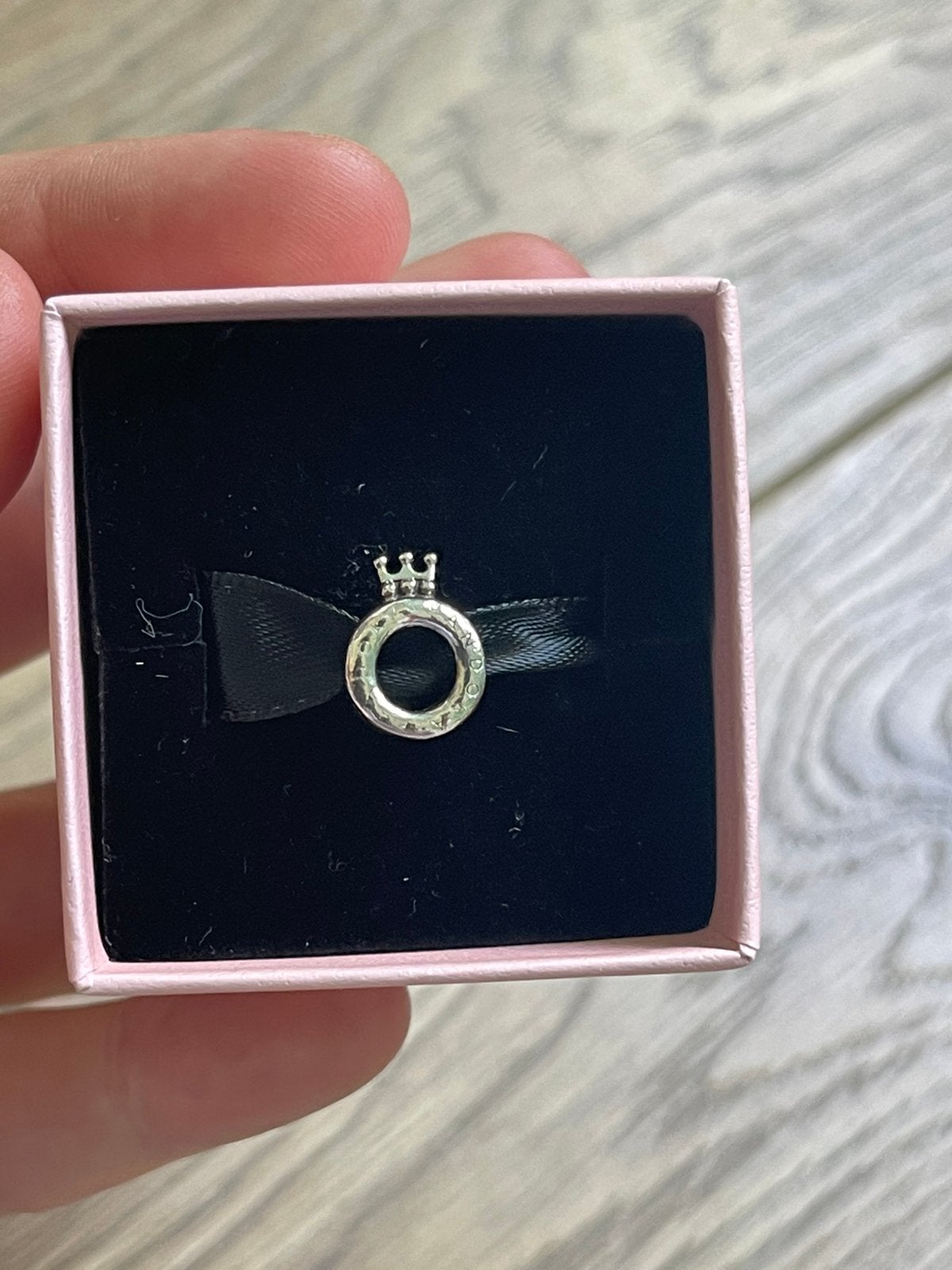 Pandora Teleurgestelde cirkelbedeltje met kleine kroon, Handtassen en Accessoires, Bedels, Ophalen, Zo goed als nieuw, Pandora