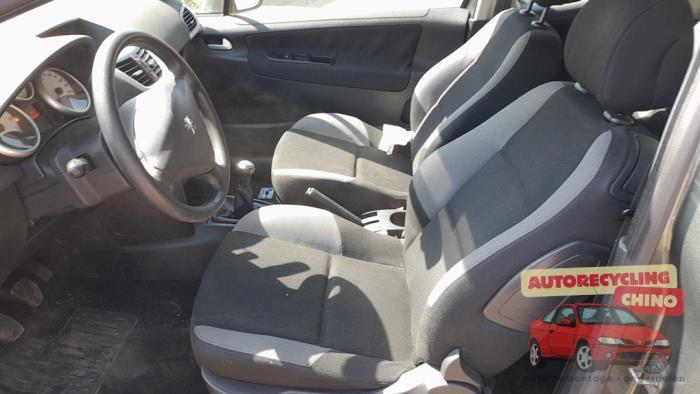 Kit revêtement (complet) d'un Peugeot 207, -, 3 mois de garantie, Utilisé, -