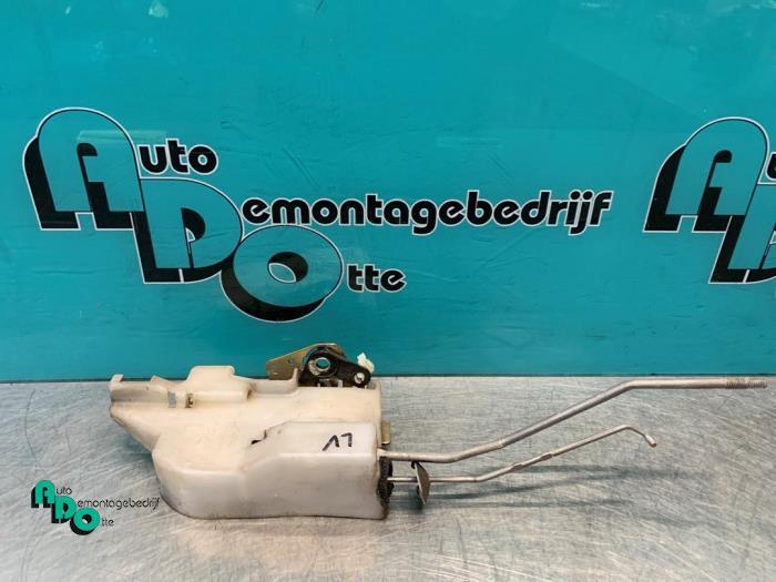 Deurslot Mechaniek 4Deurs links-voor van een Mazda Demio (De, Gebruikt, -, -, Ophalen of Verzenden
