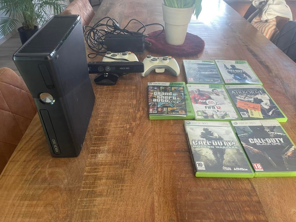X-box 360 + kinect+ 2 controllers +7 spelletjes, Ophalen, Zo goed als nieuw