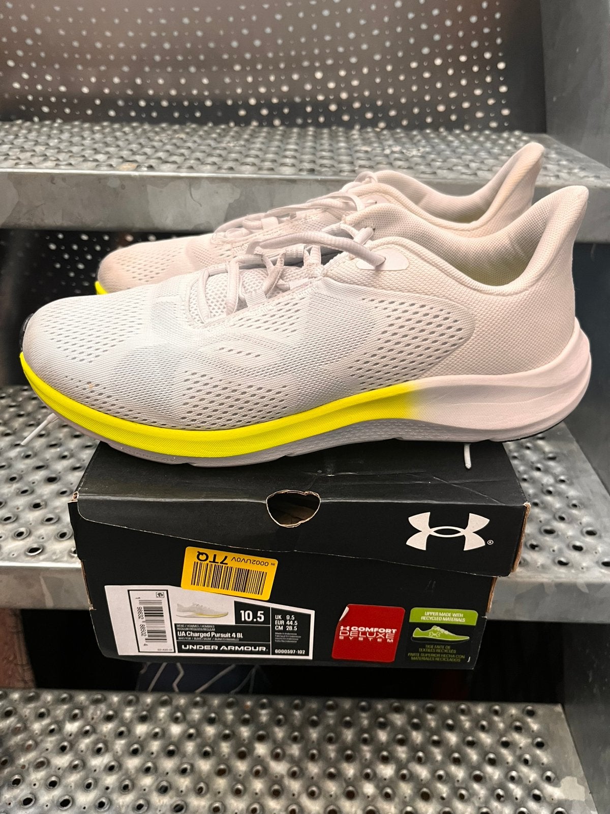 Sneakers Under Armour taille 44,5 en bon état, Enlèvement ou Envoi, Comme neuf, Blanc, Baskets