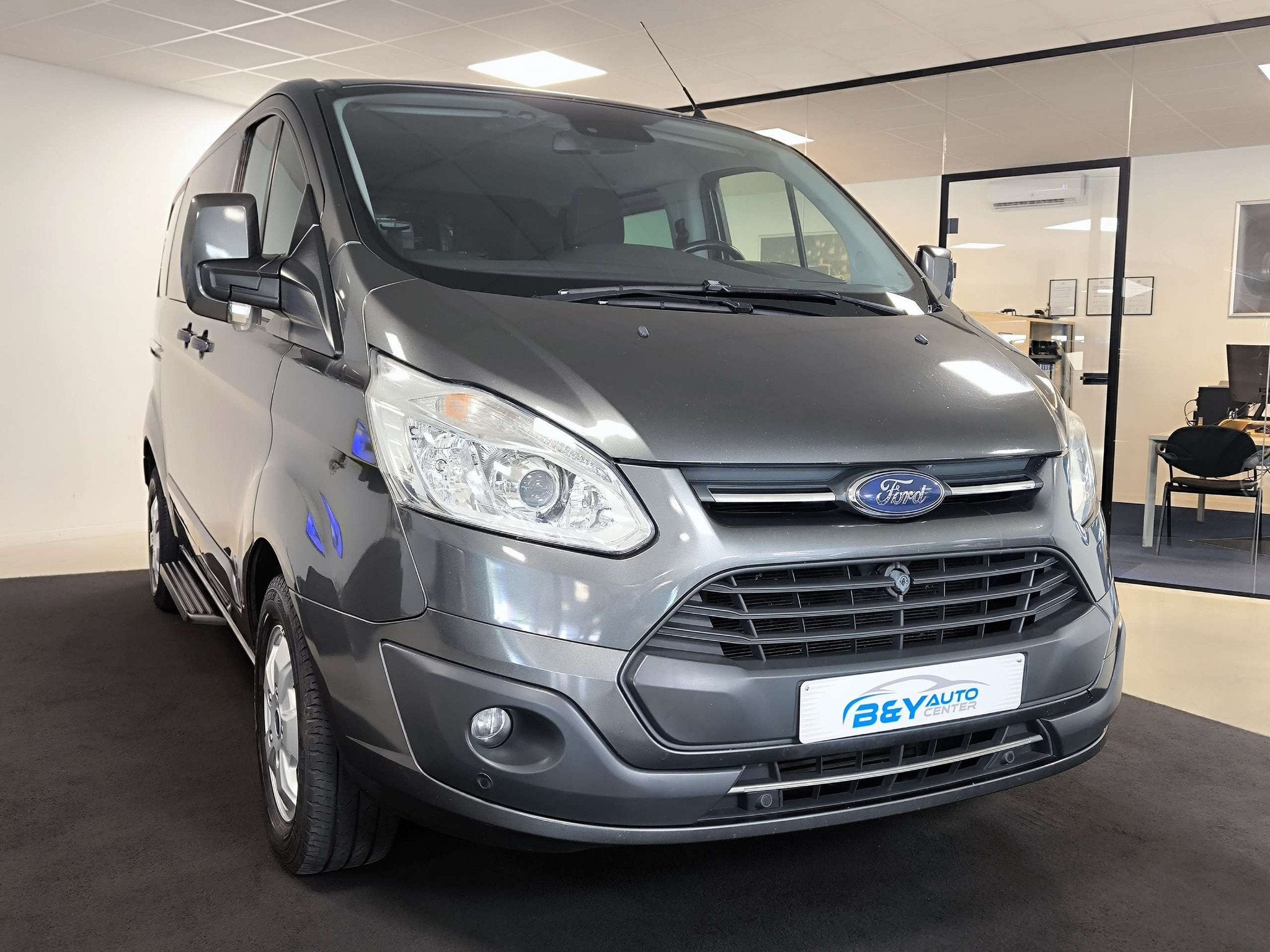 Ford Tourneo Custom 2.0 TDCi L1H1 Titanium - Dubbel cabine -, Autos, Ford, Euro 6, Entreprise, Boîte manuelle, 5 portes