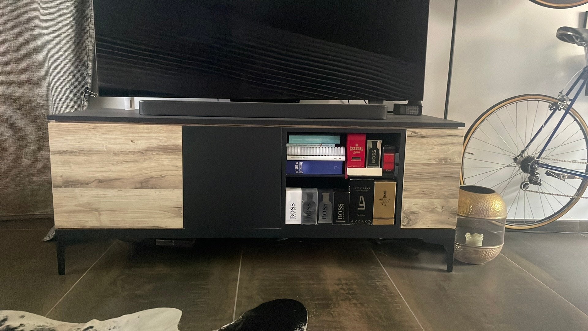 Feniks tv meubel., 150 tot 200 cm, Zo goed als nieuw, Minder dan 100 cm, 25 tot 50 cm