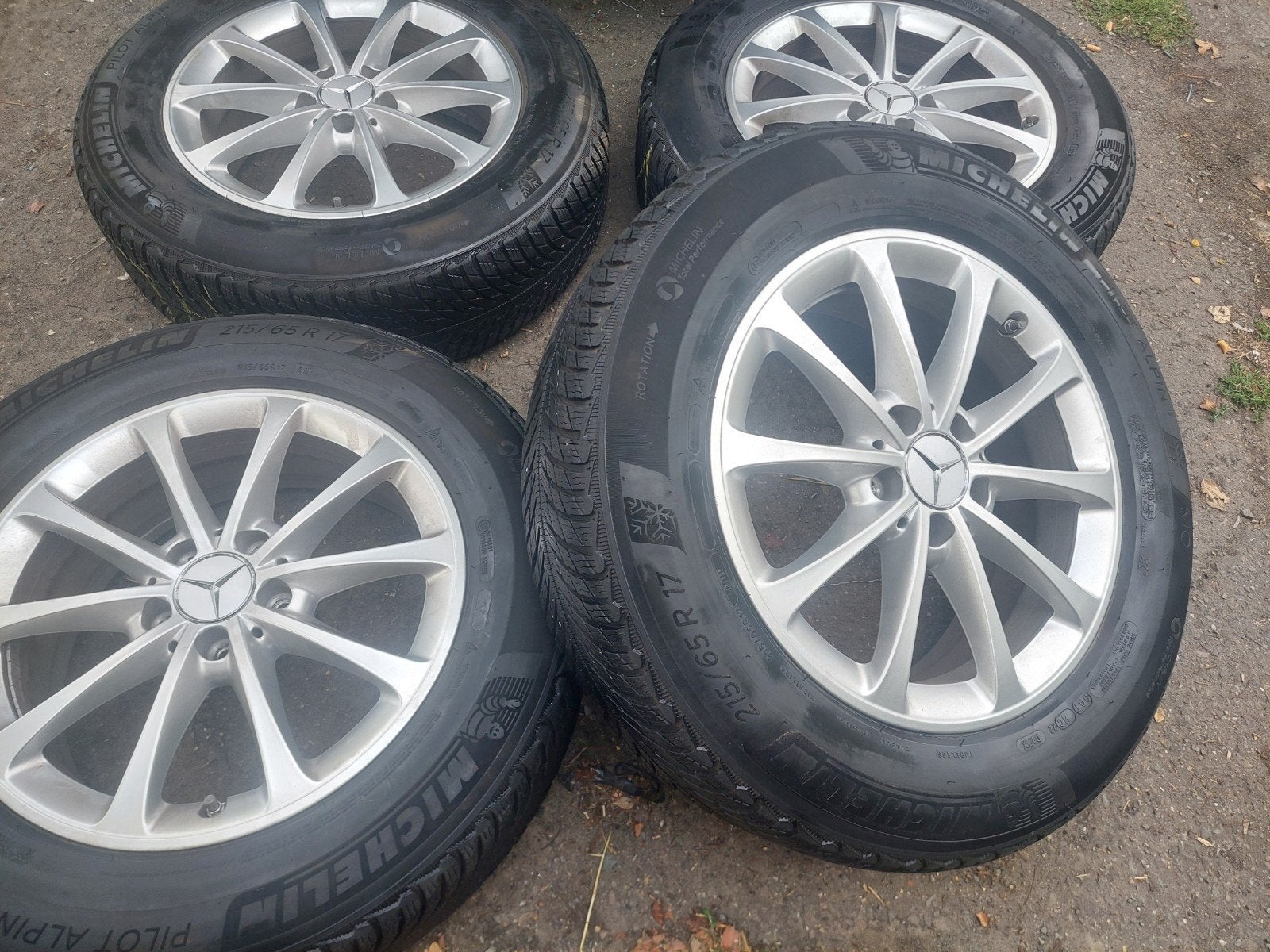 KİT D'HİVER MERCEDES 215 65 17 GLB, Autos : Pièces & Accessoires, Pneus & Jantes, Enlèvement, Pneu(s)