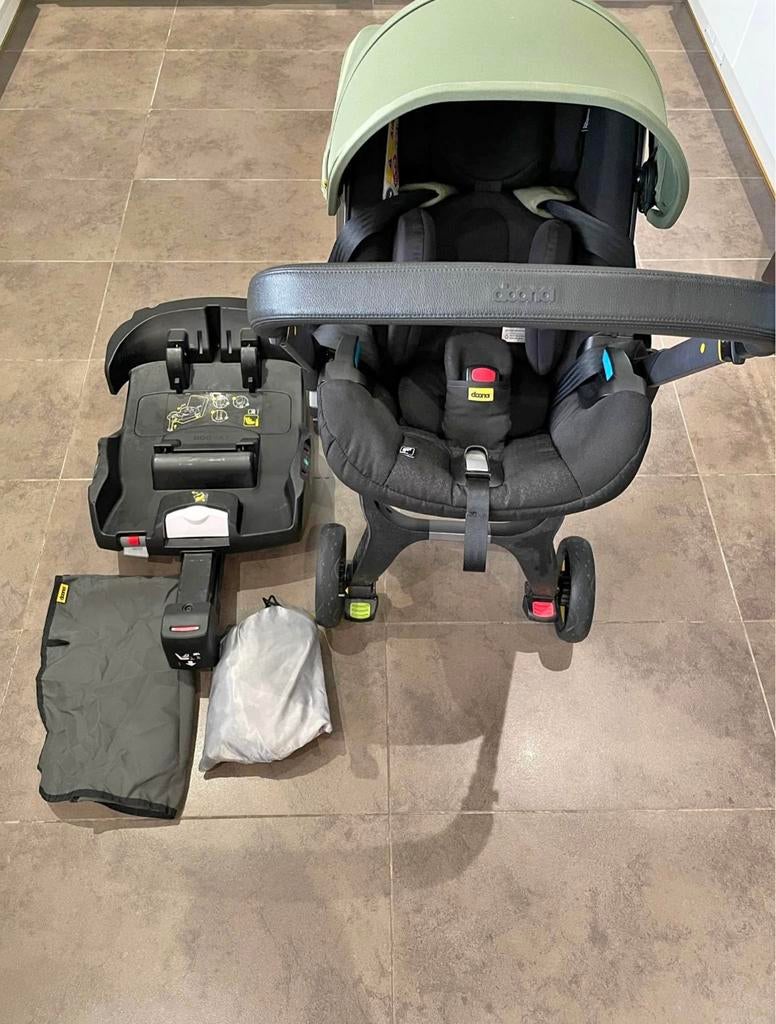 Doona i desert green + i-Size isofix base, Kinderen en Baby's, Kinderwagens en Combinaties, Gebruikt, Met autostoeltje, Ophalen