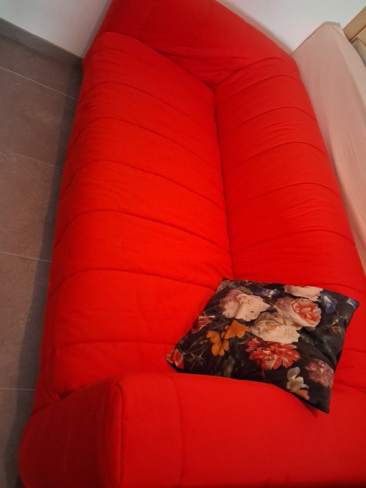 Rode zetel ikea, Ophalen