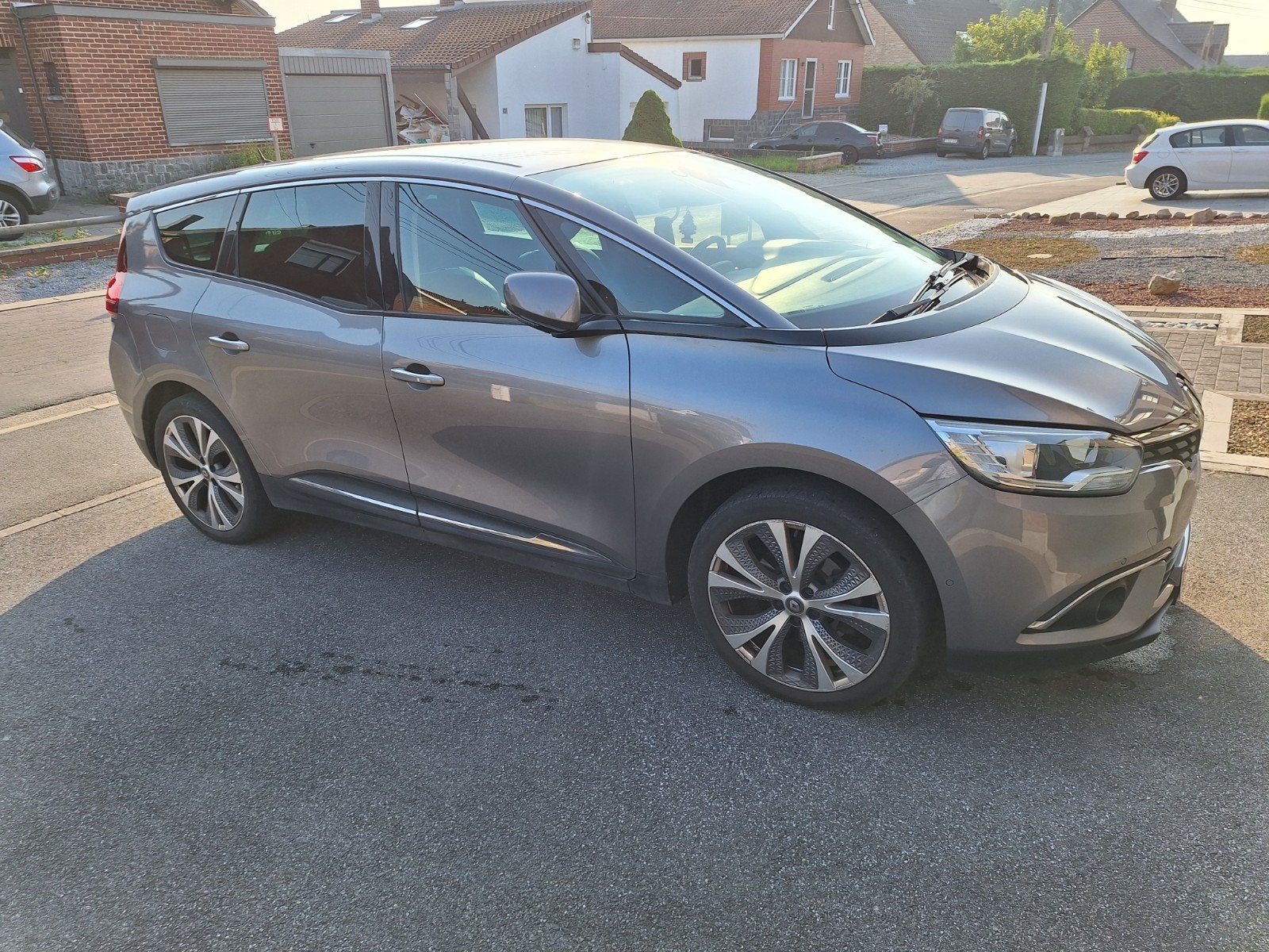 Renault Grand Scenic TCE Limited 1.3 Benzine 7-zits, Monovolume, Leder en Stof, 7 zetels, Handgeschakeld
