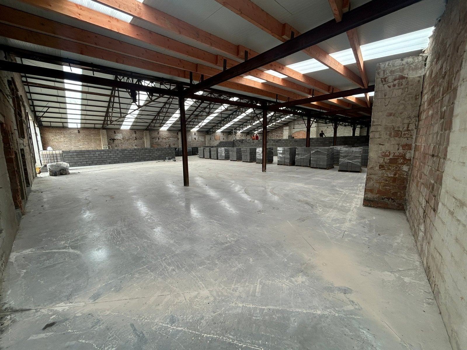 Magazijn 275m2 te huur in Anderlues, Charleroi