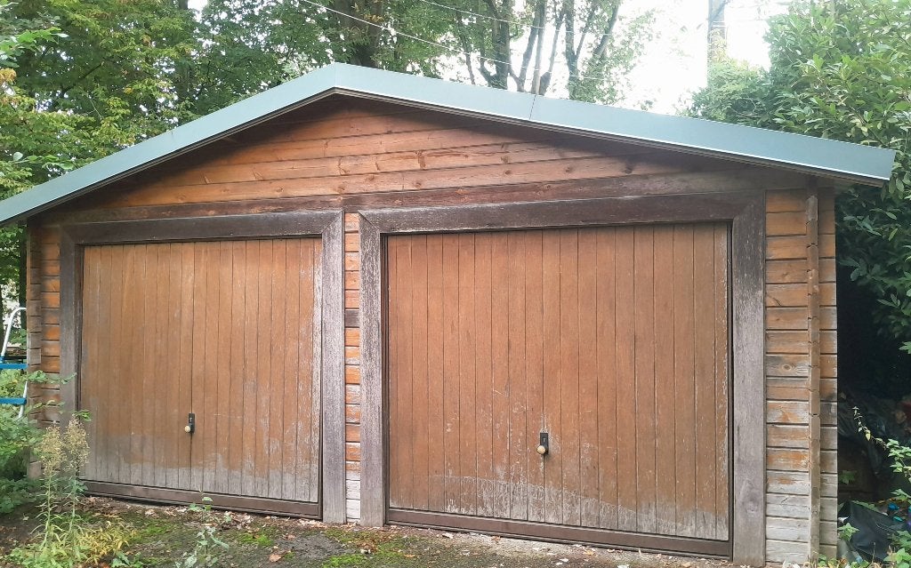 Garage duo en bois massif, Utilisé, 500 cm ou plus, Bois, 1 fenêtre