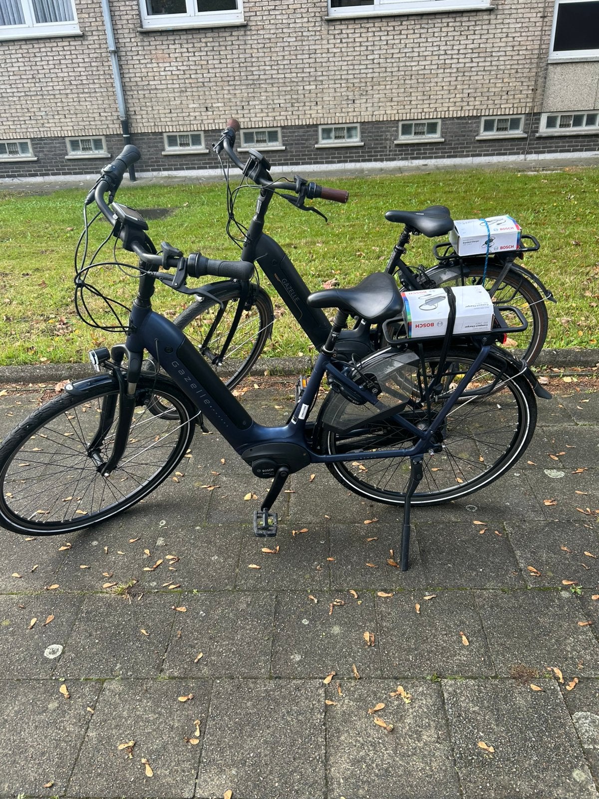 2 vélos électriques Gazelle C7+ et Grenoble C8, Enlèvement, Comme neuf, 50 km par batterie ou plus, Gazelle