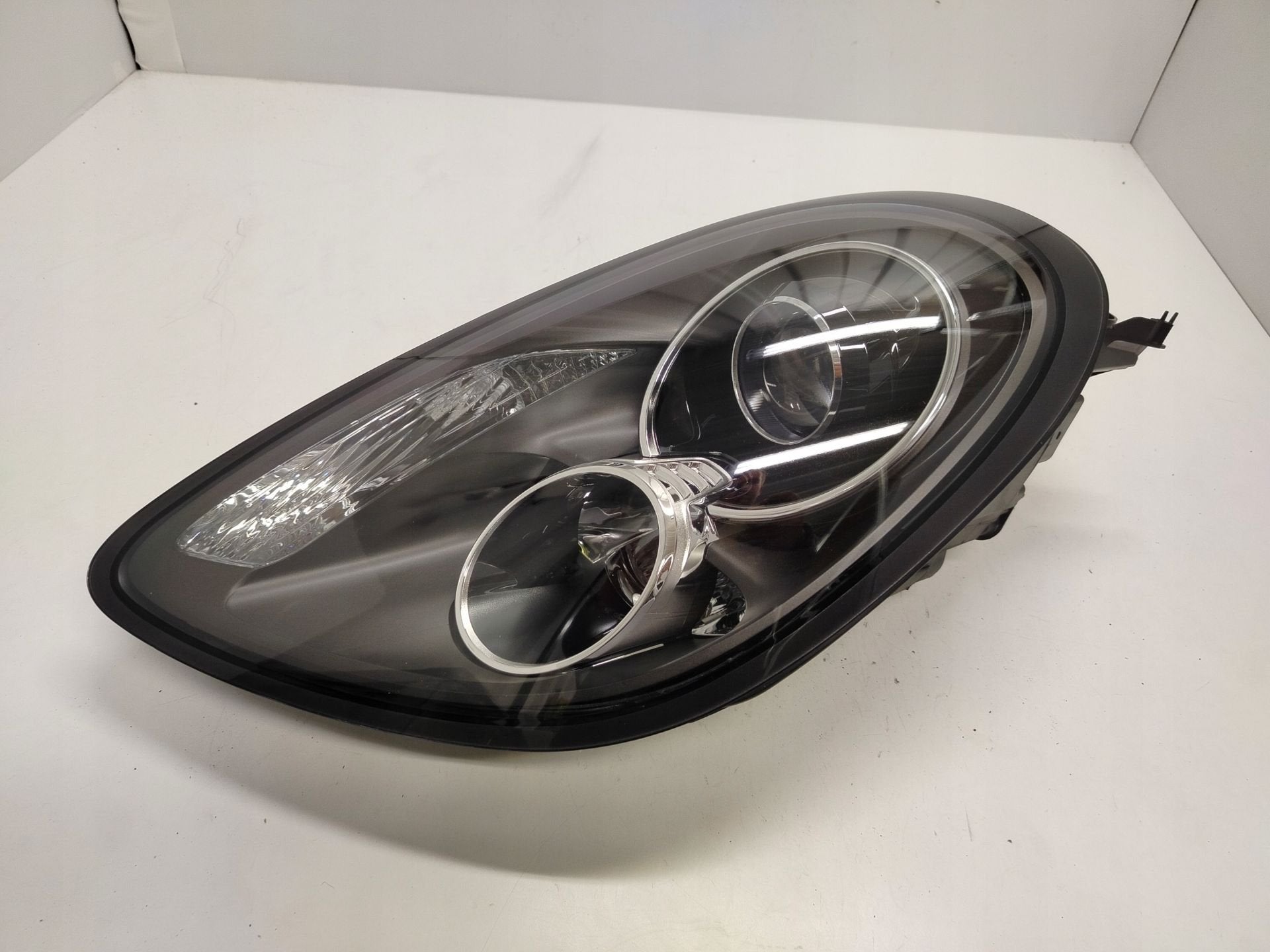 Porsche Cayman Boxster 981 Koplamp Links 98163123109, Gebruikt, Porscheplatz 1
70435  Stuttgart, DE, Porsche, Info@porsche.de