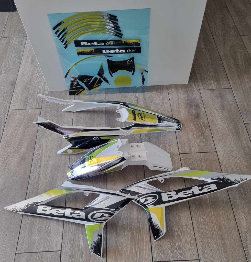 Beta rr50 kappenset met wknd products decals, Envoi, Comme neuf, Capot, Beta rr50