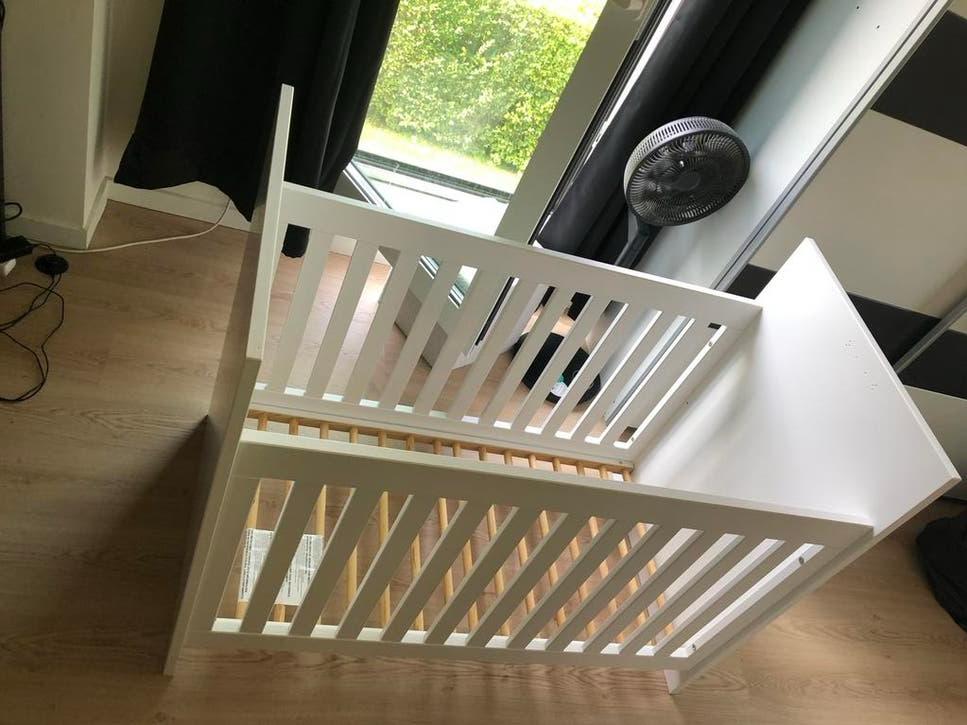 Babybedje + matras + Aerosleep matrasbeschermer, Kinderen en Baby's, Kinderkamer | Complete kinderkamers, Zo goed als nieuw, Ophalen
