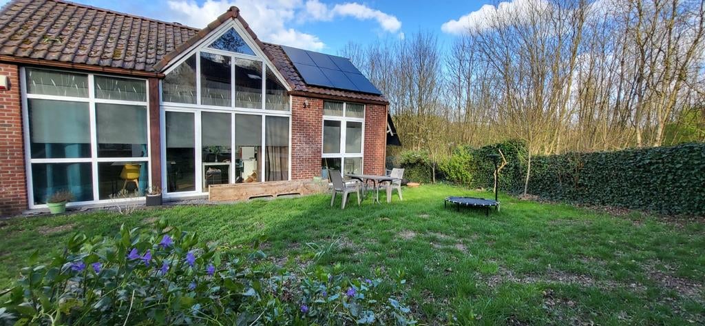 Maison 4 façades avec panneaux photovoltaïques