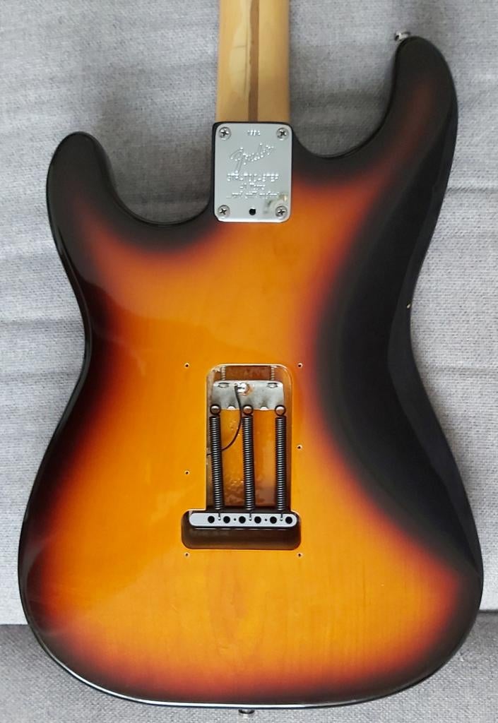 Fender Stratocaster usa 1994 40e verjaardag, Ophalen, Fender
