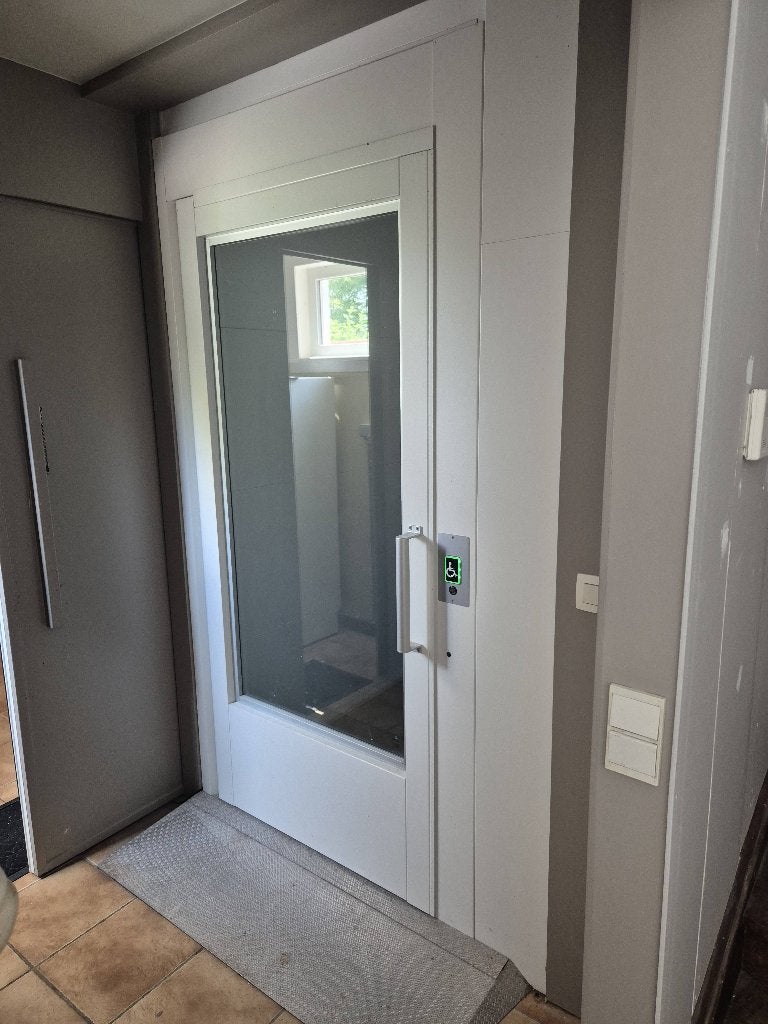 Lift plateau (voor rolstoelgebruiker), Ophalen