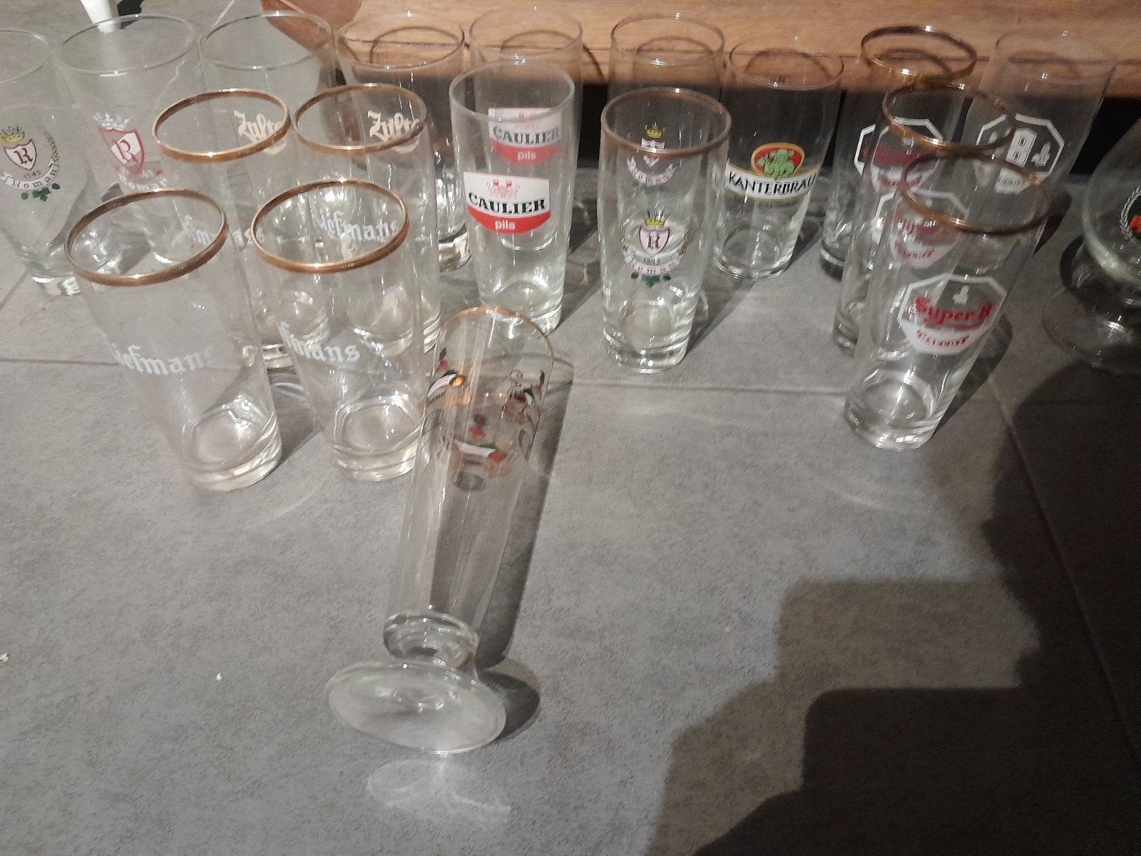 bierglazen dringend weg, Ophalen