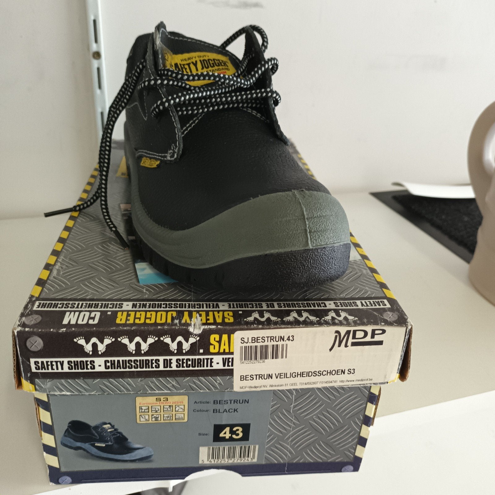 Nieuwe werkschoenen met stalen tip maat 43, Doe-het-zelf en Bouw, Veiligheidskleding, Ophalen