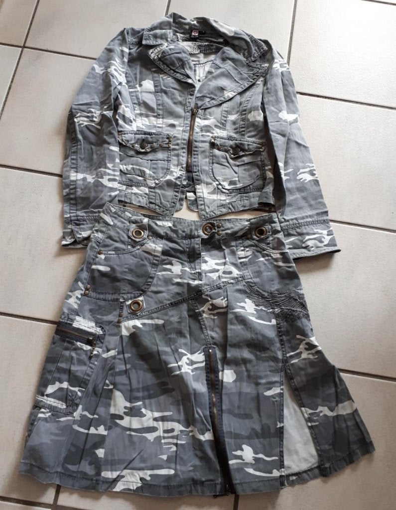 Coolcat - ensemble jupe + gilet/veste -camouflage gris-M, Vêtements | Femmes, Taille 38/40 (M), Gris, Comme neuf, Coolcat