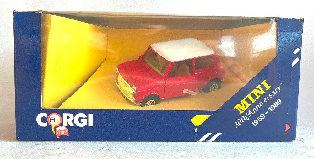 Mini Flame red Corgi C330/4., Enlèvement ou Envoi, Comme neuf, Voiture