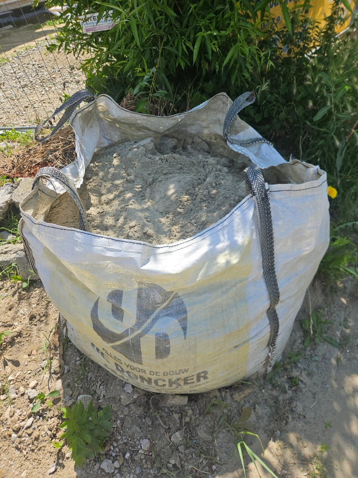 1 grand sac avec du sable, Enlèvement
