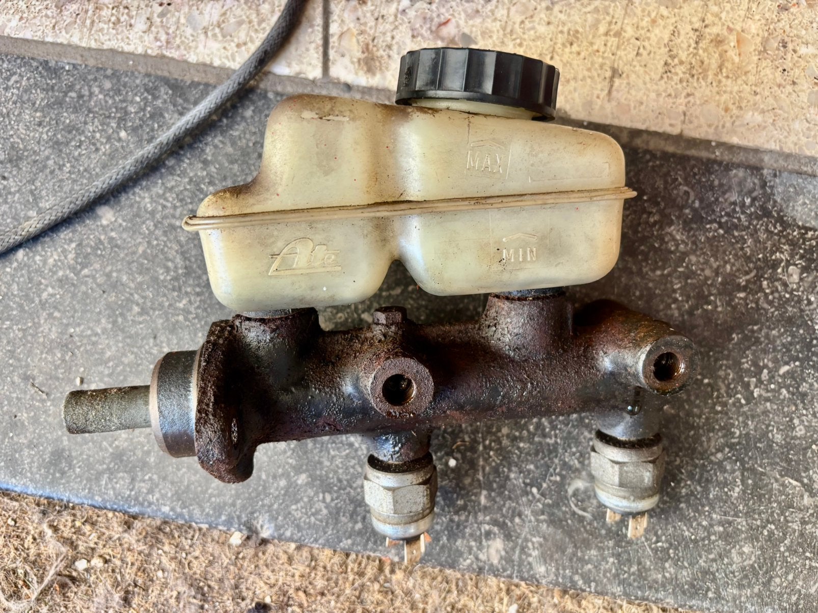 Maitre cylindre + reservoir liquide de freins Porsche 924, Enlèvement ou Envoi, Porsche