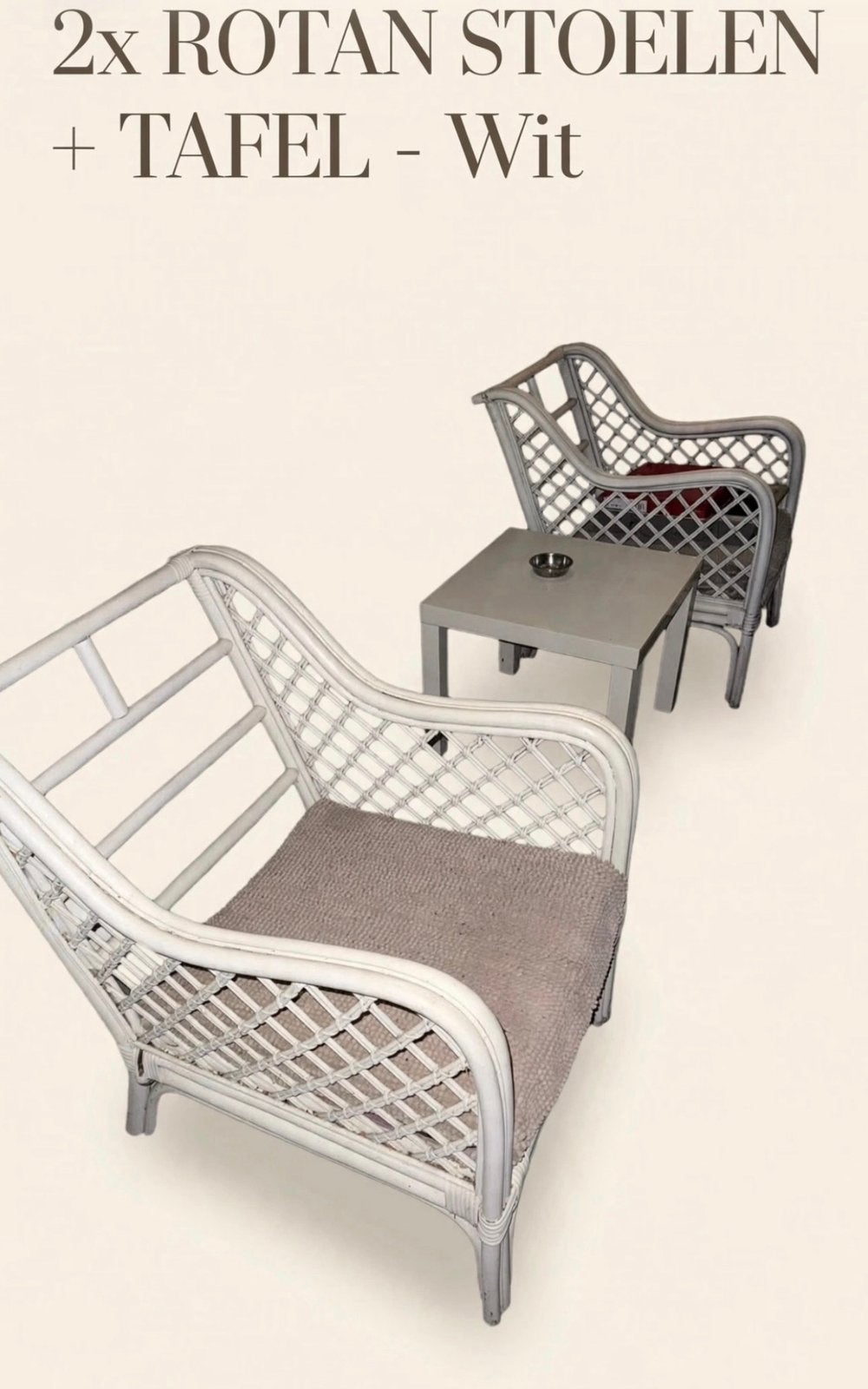 2 routan stoelen met een tafel, Tuin en Terras, Ophalen, Zo goed als nieuw
