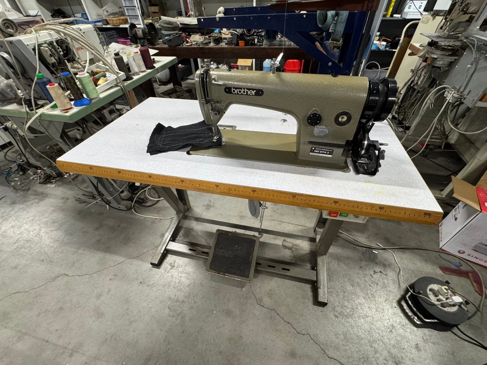 Industriele naaimachine brother voor alle stoffen 220v, Gebruikt, Ophalen of Verzenden, Naaimachine, Industrieel
