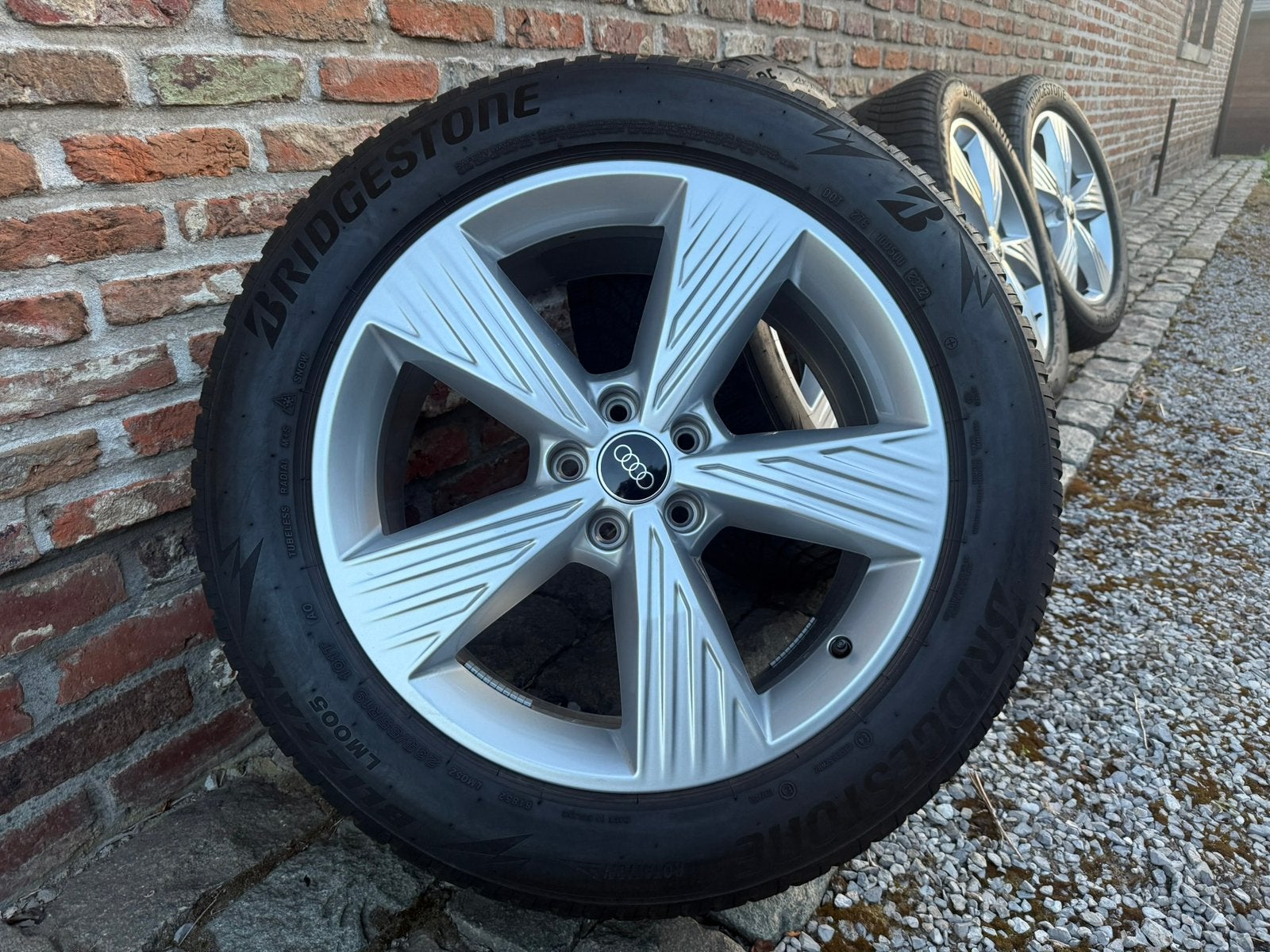 AUDI Q4 E-TRON WINTERSET 19 INCH BREEDSET NETTE STAAT, Gebruikt, Banden en Velgen, Winterbanden, 235 mm