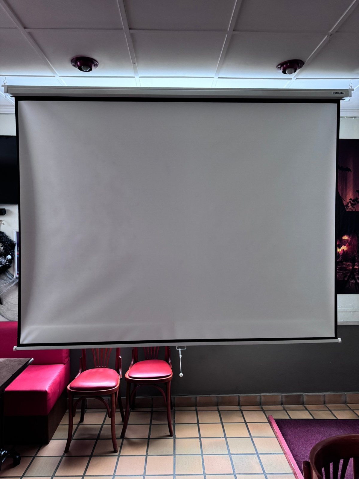 Projectie scherm + projector + HDMI kabel, Ophalen, Zo goed als nieuw