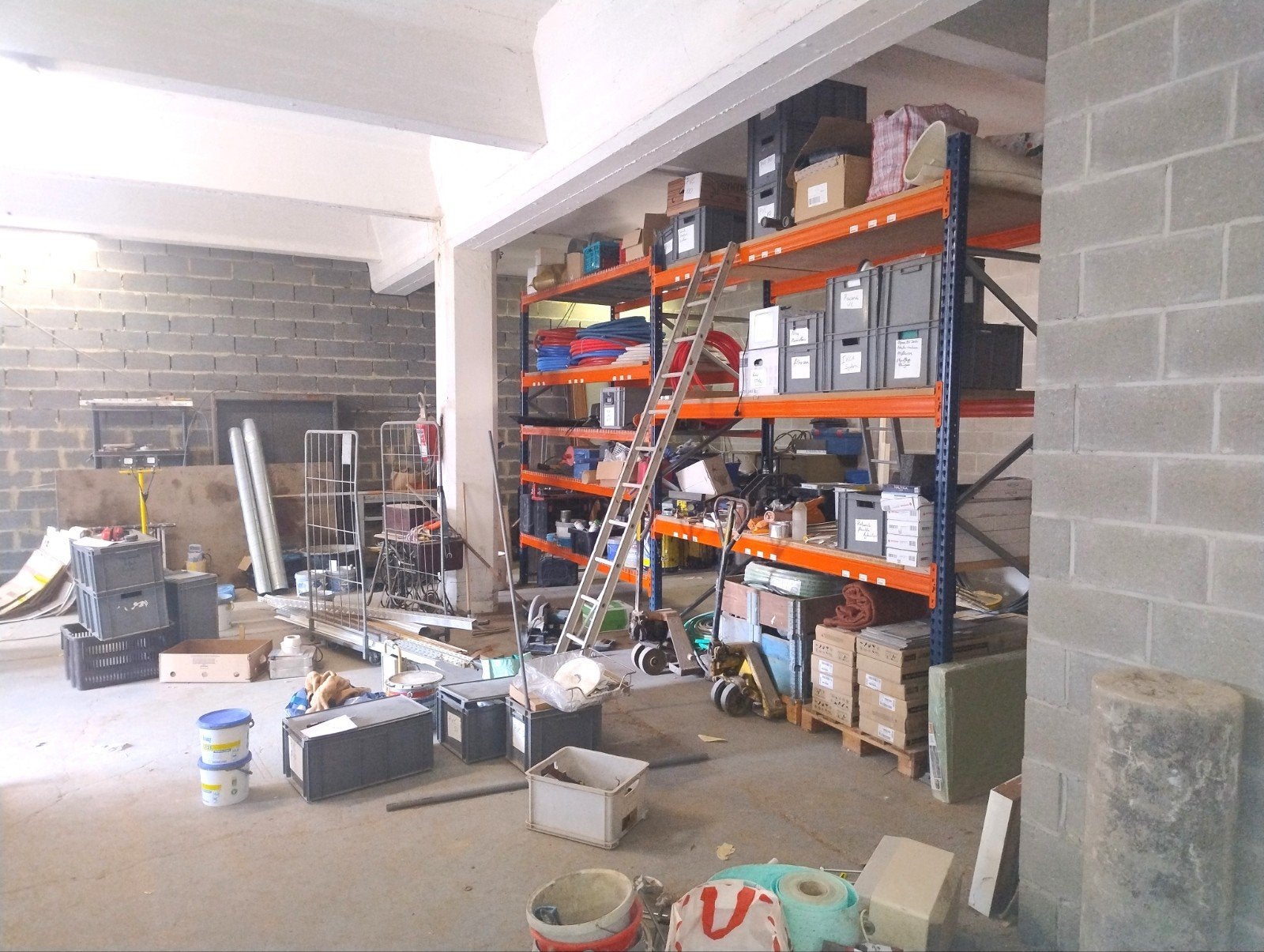 espace professionnel polyvalent, Rez-de-chaussée, Fontaine l'évêque, Charleroi, 1500 m² ou plus