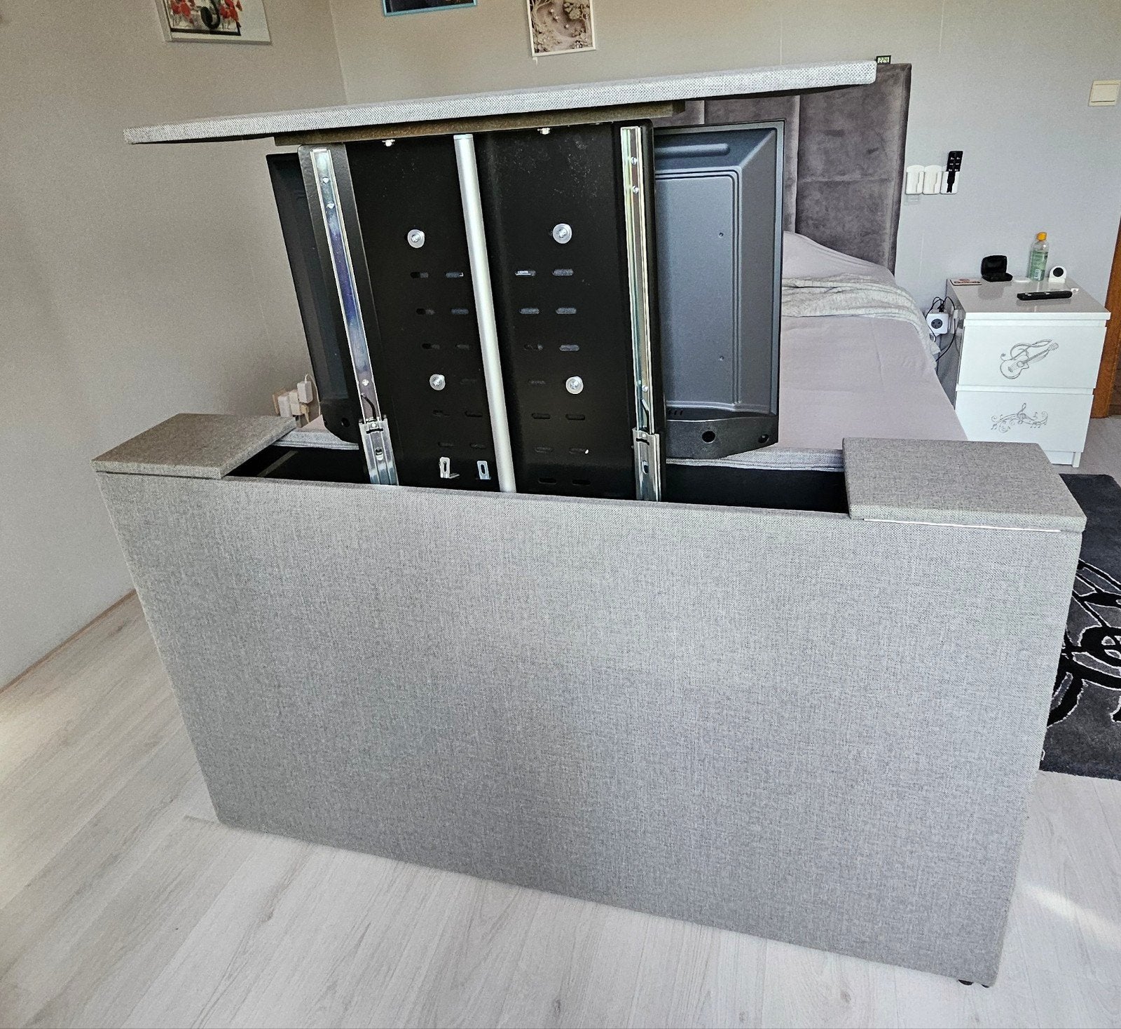 marchepied avec ascenseur avec télévision 32 pouces, Maison & Meubles, Salle de bain | Salle de bain complète, Enlèvement